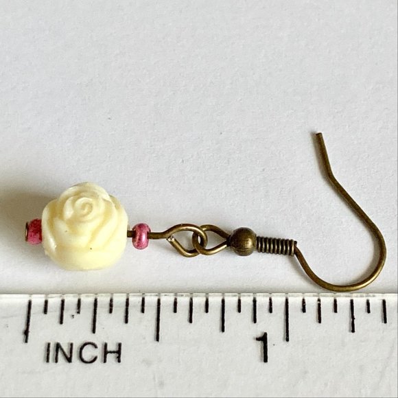 Vintage White Cream Rose Bud Flower Earrings Gold Brass Tone Dainty Carved Beads - Picture 12 of 12